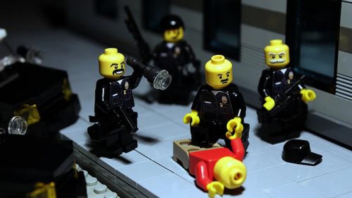 polizia pestaggio tortura lego
